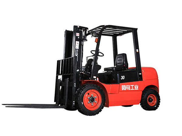 云浮中力電動叉車,3.0-3.5噸T3國產(chǎn)發(fā)動機(jī)內(nèi)燃叉車（排放標(biāo)準(zhǔn)國3）