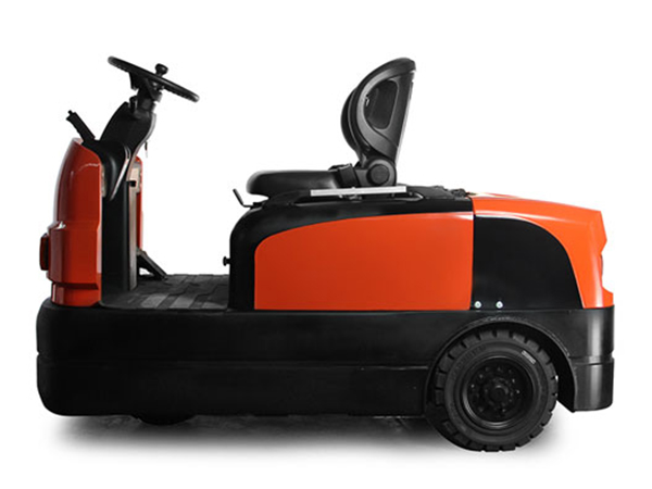 東坑中力電動(dòng)叉車,6.0噸座駕式電動(dòng)牽引車QDD60